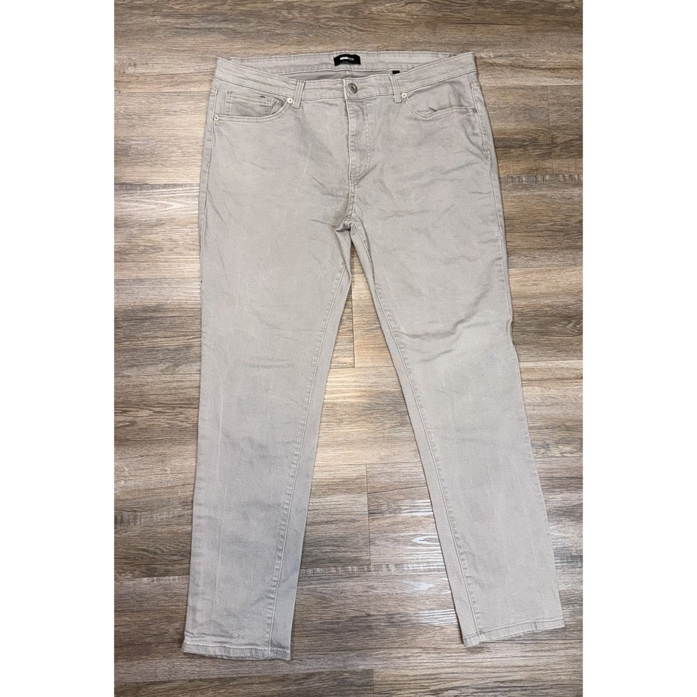 Nova Jeans Mens 38W x 31L Light Gray Straight Denim Classic Five-Pocket Design